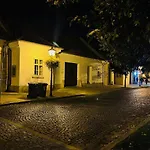 Main Square Amber *