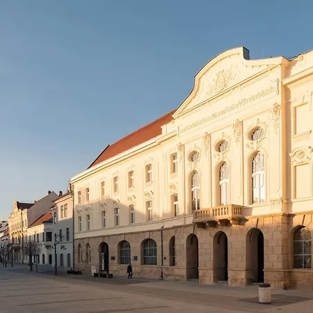 Main Square Amber * Трнава
