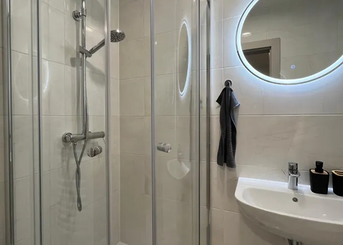 Stylish Sister In The Heart Of Lejlighed *